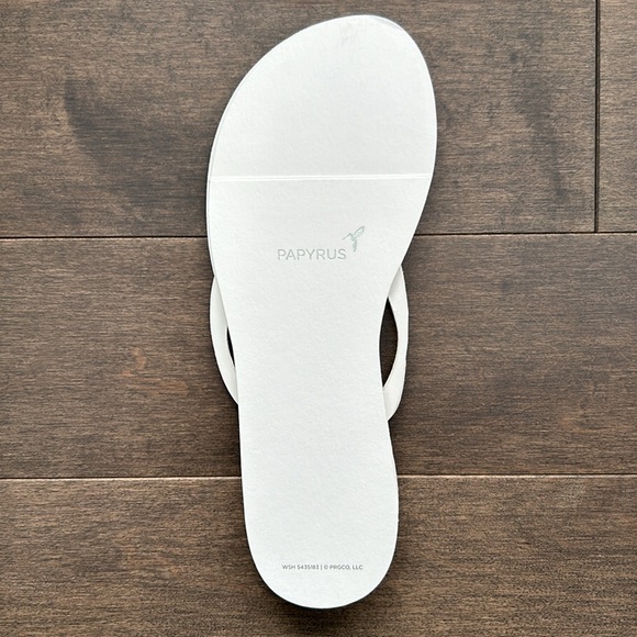 PAPYRUS Bridal Shower Greeting Card, Congratulations Bride Sandal Heart Sparkle - Picture 8 of 8